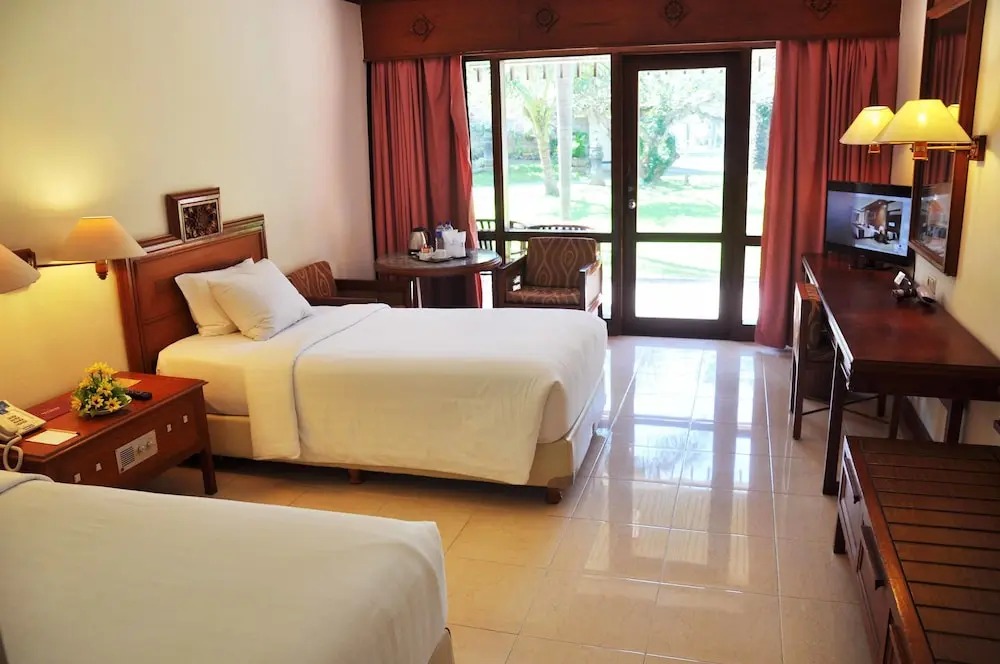 هتل اینا گراند دنپاسار